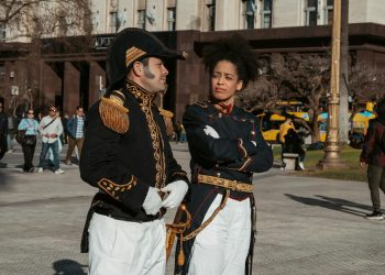 Franța simplifică restituirea operelor furate în perioada colonială, înainte de turneul lui Macron în Africa