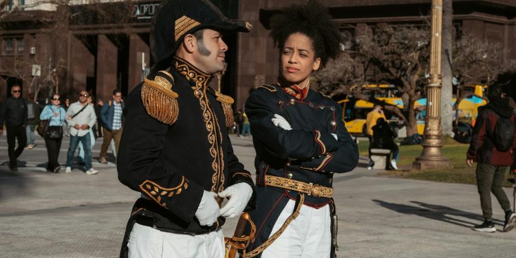 Franța simplifică restituirea operelor furate în perioada colonială, înainte de turneul lui Macron în Africa