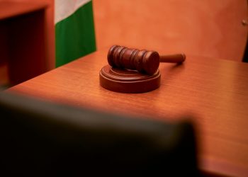 Guvernul Bolojan, demis prin moțiune în plen; voturile încă se numără