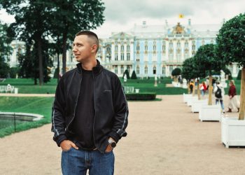 Audeme Piguet și Swatch lansează Royal Pop, ceas de buzunar accesibil; haos la magazine în Franța