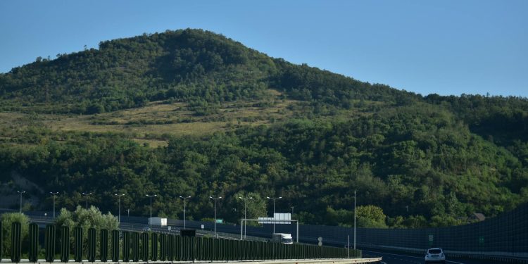 A1 Sibiu–Pitești: deschiderea secțiunii 4 și inaugurarea primului tunel forat din România