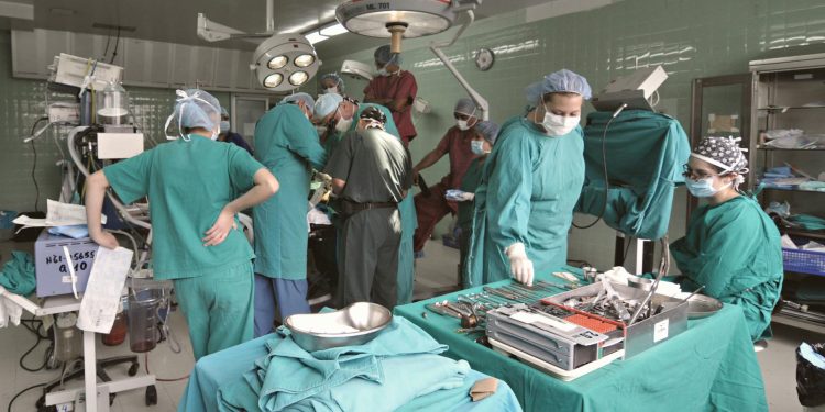 Medicii britanici ajung pe Tristan da Cunha pentru tratamentul unui posibil hantavirus