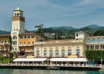 Turistă cere despăgubiri de 2.700 EUR după o vacanță în Italia pentru apă de la robinet