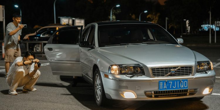 Volvo va conecta electricele la rețeaua Tesla din Europa începând cu Q4 2026