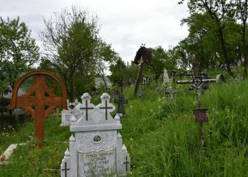 Doi bărbați, arestați în Ploiești pentru șantaj după ce s-au dat drept inspectori de cimitir