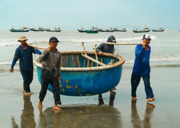 Salvare în Laos: șapte căutători de aur scoși din peșteră inundată