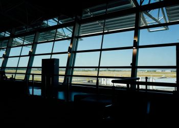 Incendiu la motor, avion Frontier întrerupe decolarea pe pistă în Denver
