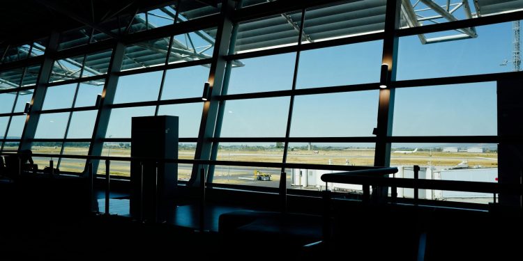 Incendiu la motor, avion Frontier întrerupe decolarea pe pistă în Denver