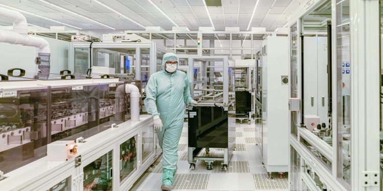 ASML explică cum protejează tehnologia împotriva furtului de date