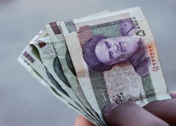 Aurul urcă în analiza CNBC, în timp ce petrolul coboară, în așteptarea discuțiilor SUA-Iran