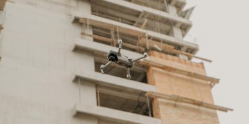 Majoritatea locatarilor se pot întoarce în blocul lovit de dronă din Galați