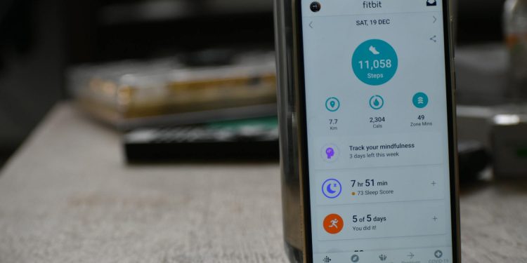 Google renunță la Fitbit Health în favoarea Google Health, lansează Fitbit Air