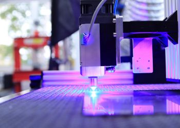 Debitarea laser crește precizia pieselor industriale: soluție pentru toleranțe stricte