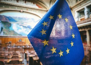 Liderul Verzilor demisionează din PE după acuzații de relație nepotrivita