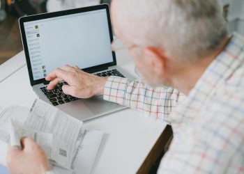 Acces gratuit la o aplicație e-Factura 2026 pentru profesioniști din drepturi de autor