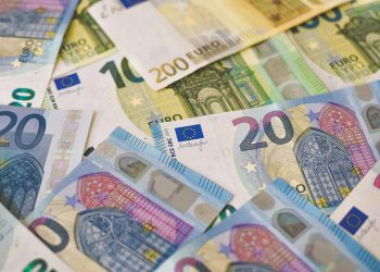 BNR: răspunsuri pentru stabilitate vin dincolo de bancă în contextul recordurilor euro
