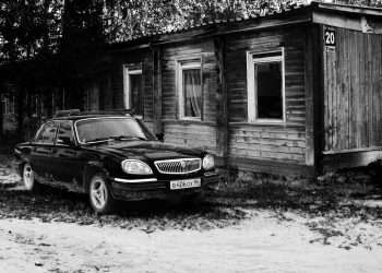 Putin surprins la volan în Moscova, în timp ce zvonuri despre buncare puternice circulă în presa occidentală
