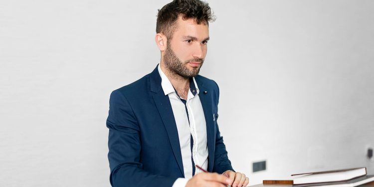 Ciucu critică PSD: promite soluții rapide în criză politică și cere mandat lui Grindeanu