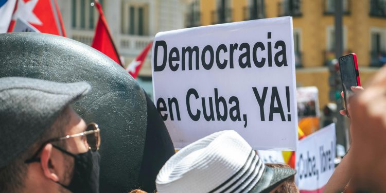 Trump descrie Cuba ca stat eșuat și anunță posibil dialog cu Havana