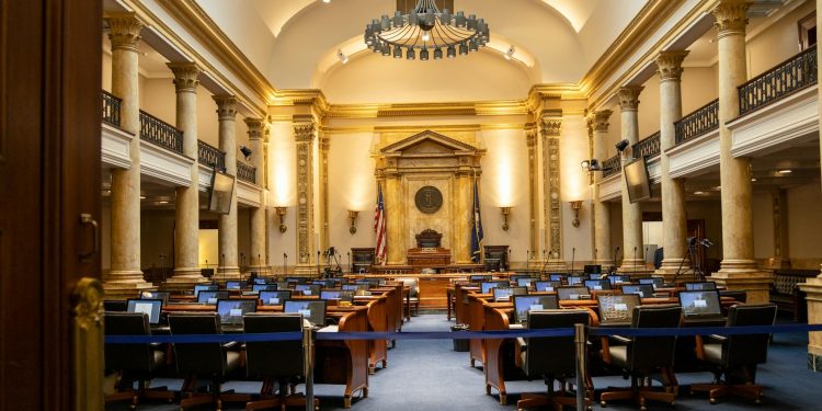 Senat respinge inițiativa SOS privind eliminarea pedepselor pentru propagandă fascistă și legionară