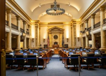 Senatul blochează listarea la bursă a companiilor de stat până la 2027