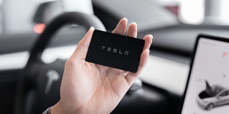 Tesla își extinde producția în Germania și angajează 1.000 de oameni
