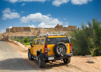 Hummer X: concepte electrice SUV și pickup cu 7 ecrane la bord
