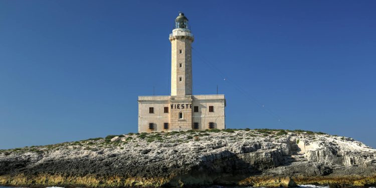 Tânăr blocat la 120 de metri, scăpat după ajutorul a 53 de oameni în Italia