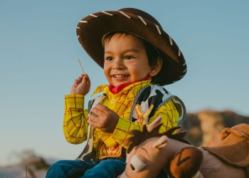 Taylor Swift apare neașteptat la premiera Toy Story 5 și interpretează o piesă proprie