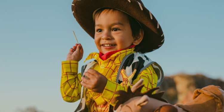 Taylor Swift apare neașteptat la premiera Toy Story 5 și interpretează o piesă proprie