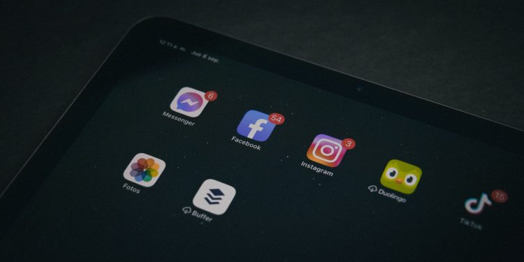 Facebook și Instagram vor utiliza date externe pentru recomandări de conținut