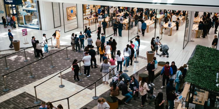 Apple majorează prețurile pentru iPad și MacBook din cauza crizei memoriilor
