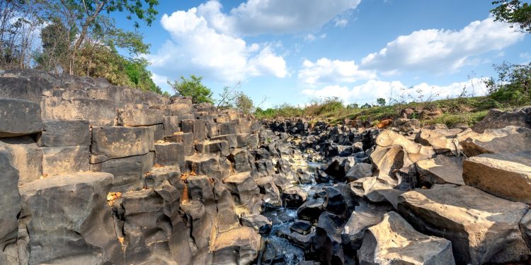 Sursă anticâ, papirus carbonizat de Vezuviu, descifrat cu IA după aproape 2.000 de ani