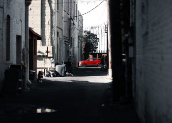 Toyota C-HR marchează 10 ani cu peste 2,1 milioane de unități vândute