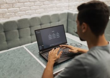 Meta lansează un agent AI destinat afacerilor, în competencia cu giganții tehnologici