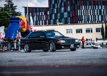 Mercedes-Benz Clasa C electric sosește în România, la început de 64.000 €