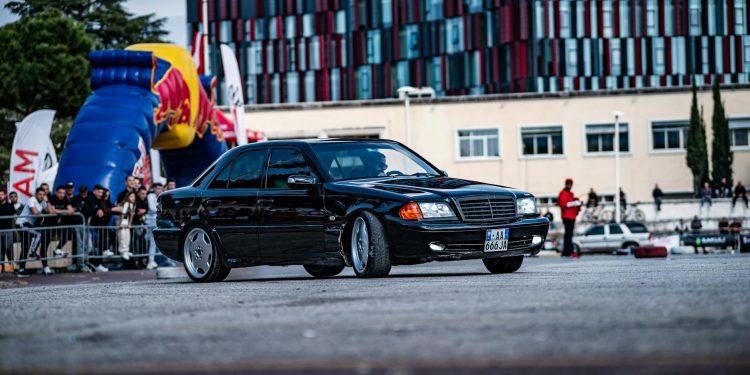 Mercedes-Benz Clasa C electric sosește în România, la început de 64.000 €