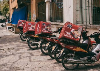 China implementează reguli noi pentru restaurantele de pe platforme de livrare