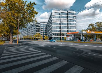 OMV eMotion și Petrom Electric reduc tariful la încărcare în zilele lucrătoare