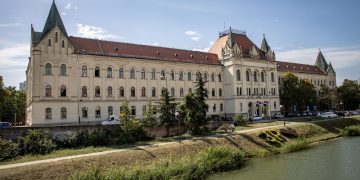 Vucic își anunță demisia în câteva săptămâni și convocă alegeri anticipate în Serbia