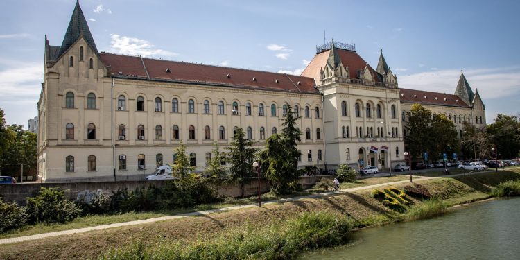 Vucic își anunță demisia în câteva săptămâni și convocă alegeri anticipate în Serbia