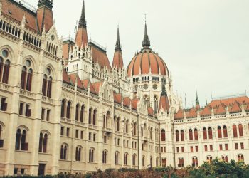 Veștea avertizează despre o perioadă de neliniște după respingerea guvernului în Parlament