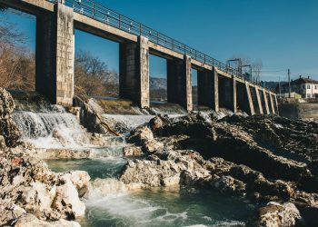 Hidroelectrica menține plafonul de 0,45 lei/kW pentru iunie