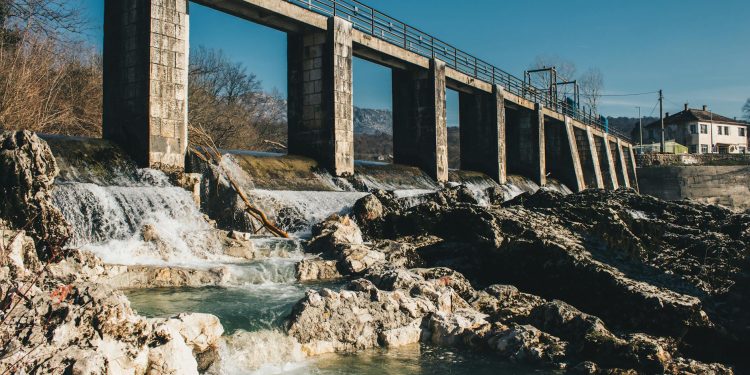 Hidroelectrica menține plafonul de 0,45 lei/kW pentru iunie