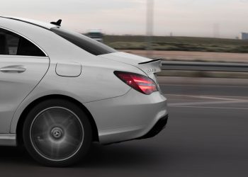 Mercedes lansează două versiuni noi ale GLC electric