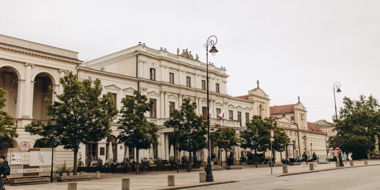 Polonia critică decizia de retragere a Ordinului Vulturul Alb acordat lui Zelenski