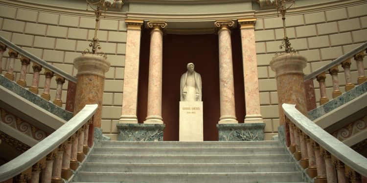 Kelemen Hunor o laudă pe George Simion la tribuna parlamentului