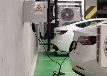 UE pregătește taxe vamale pentru hibrizii plug-in din China