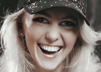Bonnie Tyler iese din comă, dar rămâne internată în ATI