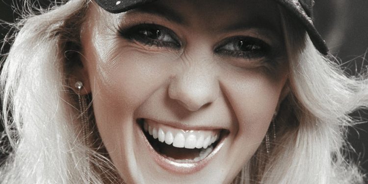 Bonnie Tyler iese din comă, dar rămâne internată în ATI